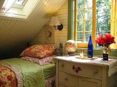 Design Ložnic, Small Attic, Attic Ideas, Attic Room, Attic Space, Attic Bedrooms, Attic Renovation, Attic Spaces, Attic Storage