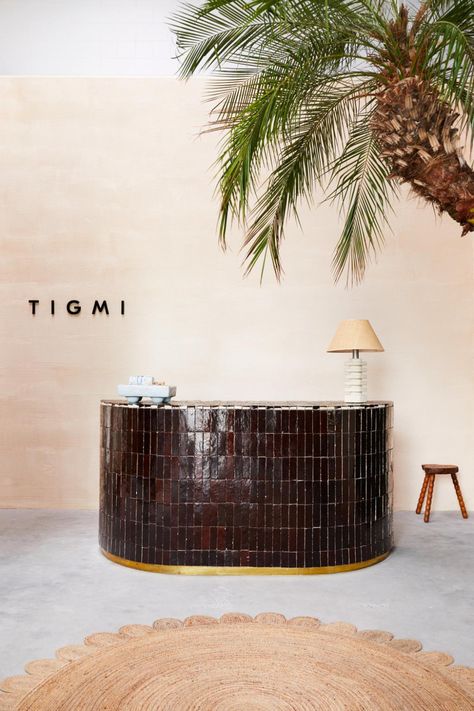 Tiled Counter, Industrial Estate, Retail Interior Design, Interior Tiles, Spa Interior, Retail Inspiration, Lobby Interior, Counter Design, Salon Interior Design