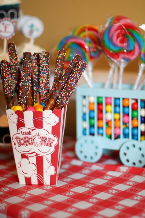 Carnival Snacks, Toddler Cookies, Carnival Birthday Party Ideas, Carnival Cupcakes, The Chocolate Touch, Hot Dog Roller, Carnival Night, Vintage Popcorn, Carnival Birthday Party