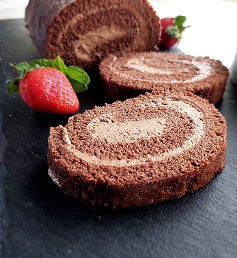 Chocolate Swiss Cake Roll, Chocolate Sponge Cake Roll, Rolled Chocolate Cake, Chocolate Jelly Roll Cake Easy, Chocolate Cake Roll From Box Cake, Chocolate Roll Cake Recipe Easy, Swiss Roll Cake Filling, Chocolate Cake Roll Recipe Easy, Roulade Cake Recipe