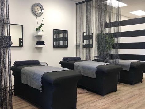 Lash Studio Multiple Beds, Lash Suite Decor Black, Black Aesthetic Lash Room, Black Theme Lash Room, Lash Studio Decor Black, Lash Room Decor, Lash Lounge, Massage Room Decor, Massage Therapy Rooms