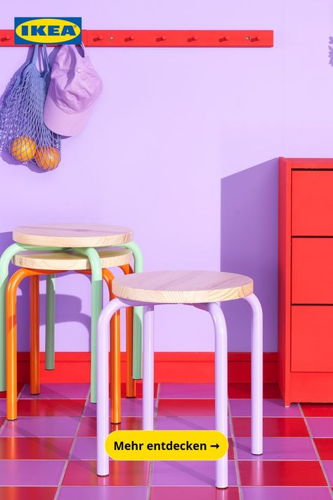 DOMSTEN Hocker, lila/Kiefer. Der stapelbare DOMSTEN Hocker wurde von Karin Mobring entworfen und 1973 im IKEA Katalog präsentiert. Damals trug er den Namen JERRY. Ein Beispiel für tolle IKEA Klassiker, die in der Nytillverkad Kollektion in neuen Farben neu aufgelegt wurden. Teil der Nytillverkad Kollektion, die verschiedene IKEA Klassiker im neuen Look enthält. Erstmals präsentiert im IKEA Katalog 1973 und seit 1976 im flachen Paket erhältlich. Dieser Hocker bringt Farbe ins Spiel, wo auch imme… Ikea Canada, Ikea New, House Of Orange, Interior Design, Orange, Color, Design