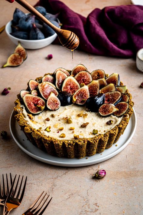 Honey being drizzled onto a mascarpone fig tart. Fig Desserts, Fig Dessert, Best Pies, Fig Season, Fig Tart, Caprese Recipes, Fig Cake, Refreshing Snacks, Fig Recipes