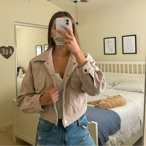 PLT Beige Crop-Top Corduroy Jacket Ootd Jacket, Cropped Outfits, Beige Crop Tops, Jacket Corduroy, Crop Top Jacket, Fit Ideas, Corduroy Jacket, Size 2, Crop Top