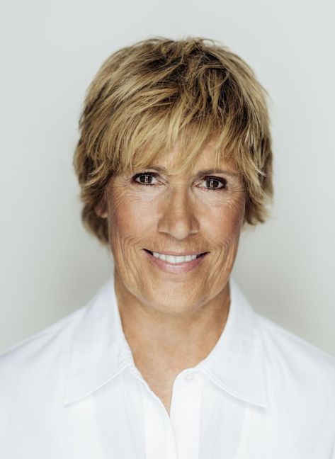 Swimmer Diana Nyad shares tales of living a wild and precious life Diana Nyad, Wild And Precious Life, Swim Coach, I Never Lose, Motivational Wallpaper, Inspiring People, Inspirational People, Losing Her, Cuba