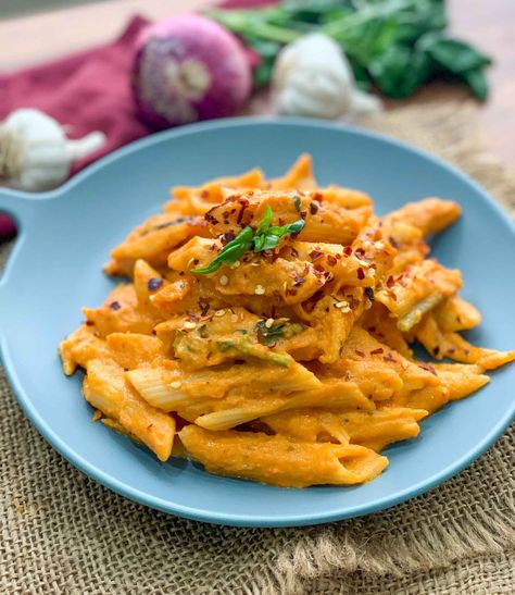 Pasta in Roasted Carrot & Red Pepper Sauce Red Bell Pepper Pasta, Chicken Macaroni Recipe, Bell Pepper Pasta, Red Pepper Sauce Recipe, Roasted Red Bell Pepper, Cottage Cheese Pasta, Carrot Pasta, Recipe Tomato, Pepper Sauce Recipe