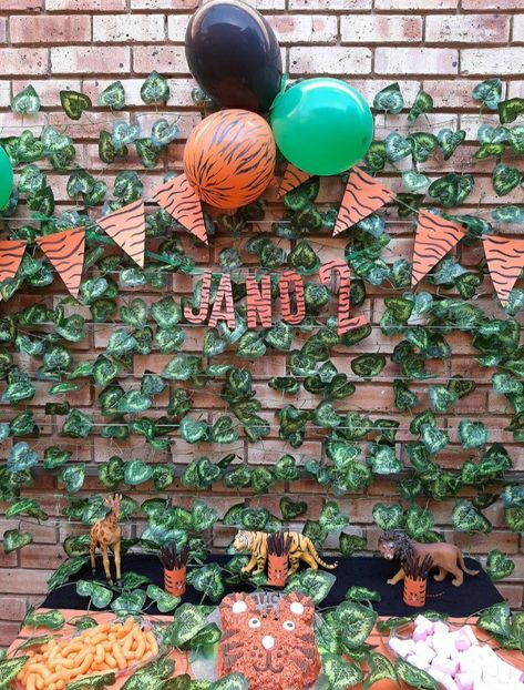 Tiger birthday party decor Tiger Theme Party Decorations, Tiger Birthday Party Ideas, Tiger Birthday Party, Tiger Birthday, Tiger Decor, Birthday Party Decor, Theme Party Decorations, 6th Birthday, Party Party