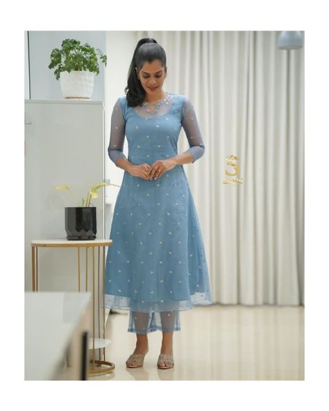 Net Kurti Designs Style Simple, Organza Churidar Designs, Chudidhar Designs, Dress Designs For Stitching, Organza Kurta, Simple Frock Design, Stylish Kurtis Design, Simple Frocks, Latest Model Blouse Designs