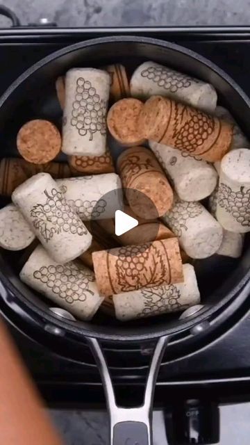 Wine Cork Christmas Tree, Cork Christmas Trees, Diy Decoracion, Dollar Tree Diy Crafts, Wine Corks, Instagram Diy, Manualidades Diy, June 17, Wine Cork