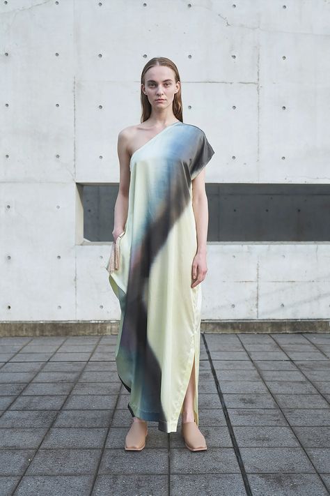 Runway Gowns, Gradient Print, Spring Summer 2022, Runway Collection, Urban Chic, Fashion Show Collection, Issey Miyake, Summer 2022, Couture Dresses