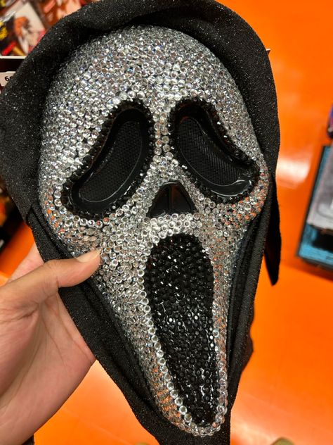 #halloween #halloweencostume #halloweenideas #scary #mask Glitter Mask, Scream Mask, Scary Mask, Scream, Halloween Costumes, Hand Made, Mask, Glitter, Halloween