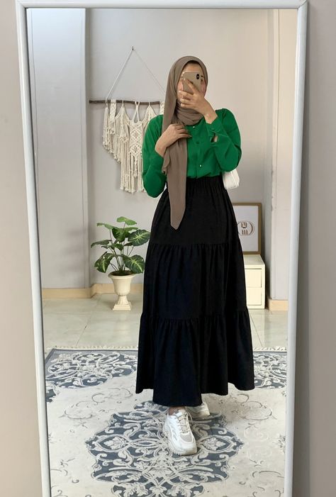 Modest Outfits Work, Muslim Style Outfits, Muslimah Fashion Outfits Simple, T Shirt And Skirt Outfit, Modest Fashion Muslim, Outfit Muslim, Islamic Modest Fashion, Modest Outfits Muslim, Outfits Muslim