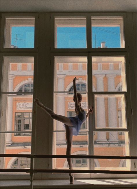 Vaganova Ballet Academy, Dancer Lifestyle, Ballet Pictures, Ballet Academy, Ballet Beauty, Dance Photography Poses, Dance Dreams, Alvin Ailey, Ballet Poses