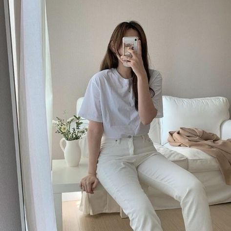 Jeans Outfit Korean, White Outfit Casual, White Bootcut Jeans, Jeans Korean, University Style, White Jeans Outfit, Outfit Korean, Athleisure Trend, Apa Aja