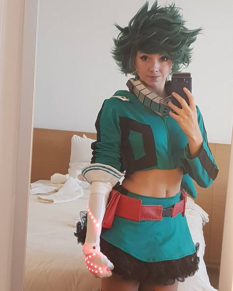 6,611 Likes, 96 Comments - Jem (littlejem) (@littlejem4) on Instagram: “Plus ultra! See you guys at mcm! Yes I made this costume in a full day 😅 (#me #deku #myheroacademia…” Fem Deku, Deku Cosplay, Baby Crows, Mha Cosplay, Rule 63, Plus Ultra, Cute Cosplay, Cosplay Makeup, Hero Academia Characters