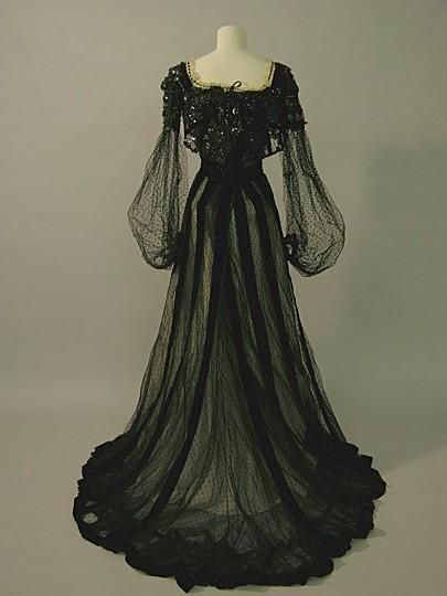 1900s evening gown, semi-sheer with heavy embroidery. House Of Worth, Tea Gown, Embroidery Tulle, Historical Dress, 1900s Fashion, Historic Fashion, Historic Clothing, Western Clothing, Gown Black