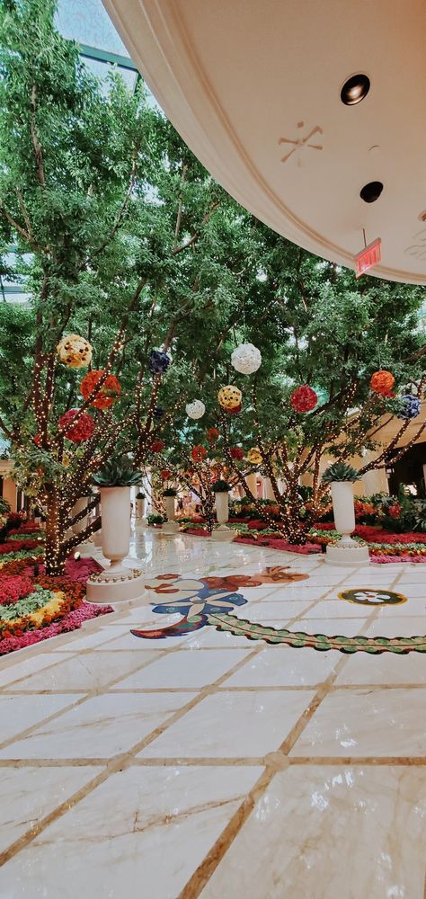 The flower display in the lobby of the wynn in Las Vegas The Wynn Las Vegas, Wynn Las Vegas, The Lobby, Flower Display, Secret Garden, Lobby, Sephora, Las Vegas, Wallpapers