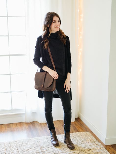 winter 10×10: outfit 6 Brown Booties Outfit, Brown Ankle Boots Outfit, Black Romper Outfit, Dark Brown Ankle Boots, Silvester Outfit, Boots Outfit Ankle, Booties Outfit, Black Turtleneck Sweater, Jeans Outfit Casual