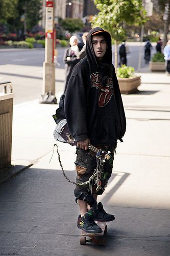 skater boy equipped with ear torture.  decks are big this summer  . Summer Character, Punk Boy, Punk Culture, Skater Boys, Mode Punk, Skater Girl Outfits, Crazy Stuff, Skate Style, Skater Boy