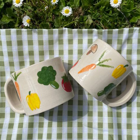 Vegetable Pottery, Pottery Painting Vegetables, Pottery Place, Diy Pottery Painting, Painted Pots Diy, Hand Painted Mugs, Handmade Clay Jewelry, Paint Your Own Pottery, Painted Mugs