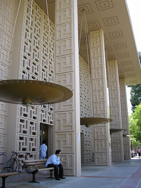 Edward Durell Stone, Stone Complex Screen Facade, Edward Durell Stone, Mid Century Exterior, Tropical Architecture, International Style, Level Homes, Mid Century House, Medical Center, Beautiful Buildings