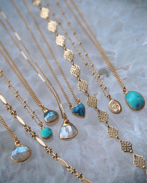 Colorful Jewelry Aesthetic, Inexpensive Jewelry, Accessories Ear, Jewelry Aesthetic, Turquoise And Gold, Fancy Jewellery, Colorful Jewelry, Best Jewelry Stores, Shell Jewelry