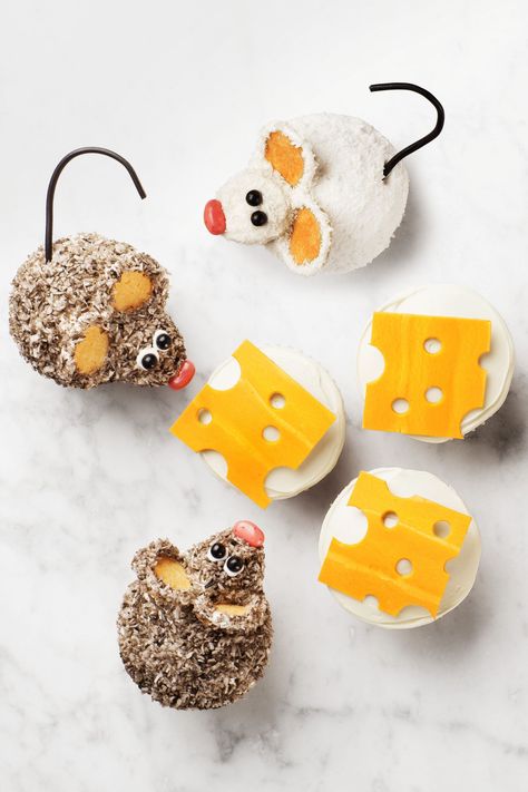 Mouse Cupcakes and Cheese-Slice Cupcakes Creative Cupcake Recipes, Mouse Recipes, Animal Fondant, Mouse Cupcakes, Fall Cupcakes, Carrot Cupcakes, Creative Cupcakes, Food Technology, Animal Cakes