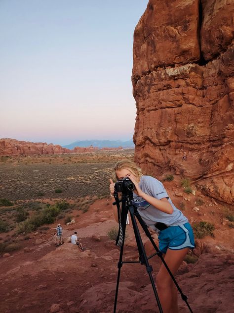 Arches Aesthetic, National Parks Aesthetic, Hiking Photo Ideas, National Park Aesthetic, Hiking Picture Ideas, Find Aesthetic, Winter Friends, Trip Photography, Dog Summer