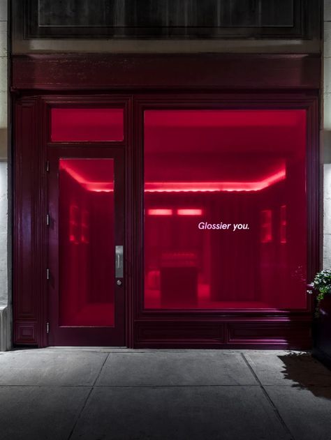 Red Store Design, Store Window Design, Glossier Pop Up, Commercial Interior Architecture, Cafe Idea, Window Signage, Arch Ideas, Christmas Windows, Glossier You