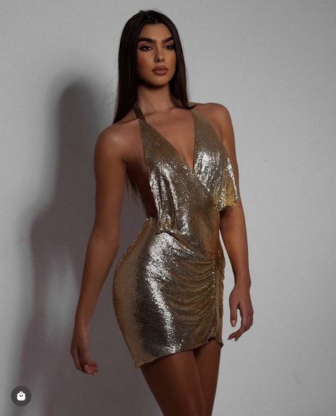 Gold Chainmail, Metallic Dresses, Chainmail Dress, Fancy Gowns, Gold Girl, Dress Gold, Lingerie Dress, Metallic Dress, Cosplay Outfits