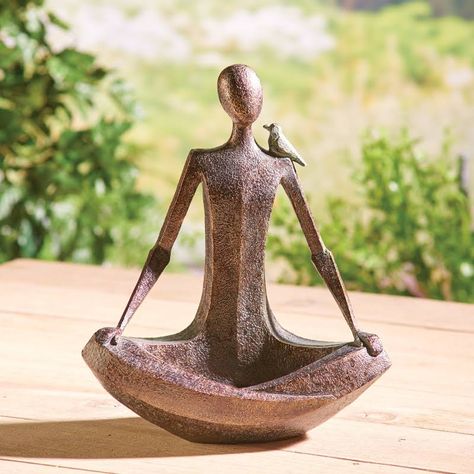 What can you do with a mannequin? Four fun craft ideas Zen Woman, Bird Feeder Garden, Woman Sculpture, Meditation Garden, Garden Sculptures, Spare Change, Garden Statue, Bird Seed, Bird Sculpture