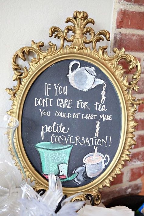 Fun & Magical: 30 ways for a Alice in Wonderland themed wedding Alice In Wonderland Tea Party Birthday, Alice Tea Party, Deco Champetre, Alice In Wonderland Wedding, Mad Hatter Party, Alice In Wonderland Birthday, Mad Hatters, Alice In Wonderland Theme, Alice In Wonderland Tea Party