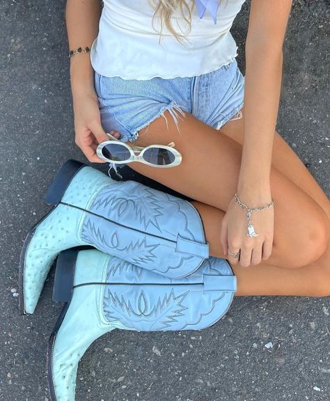 G *:･ﾟ✧ on Instagram: “dropping 16 pairs of vintage cowboy boots today at 5pm PST on georgiagracefitz.com 💌 including these blue beauties - it’s breaking my heart…” Cowboy Boots Aesthetic, Boots Aesthetic, Blue Cowboy Boots, Breaking My Heart, Vintage Cowboy Boots, Vintage Cowboy, My Heart Is Breaking, Fashion Boots, Baby Blue