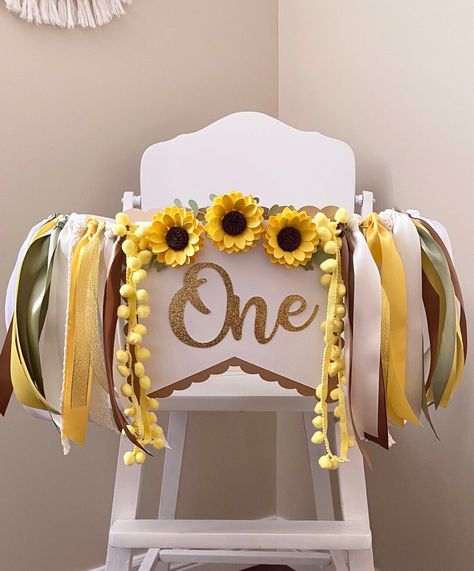 Sunflower 1st Birthday, Tulle Garland, Sunflower Birthday Parties, Sunflower Party, Paper Sunflowers, Letter Banner, One Banner, Floral Banners