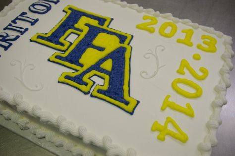 ffa cake. goodies galour. bourbon, Indiana. Ffa Cake Ideas, Ffa Week Ideas, Ffa Cake, 4h Pigs, Ffa Banquet Ideas, 12 Birthday Cake, Grad Centerpieces, Banquet Desserts, Graduation Sheet Cakes