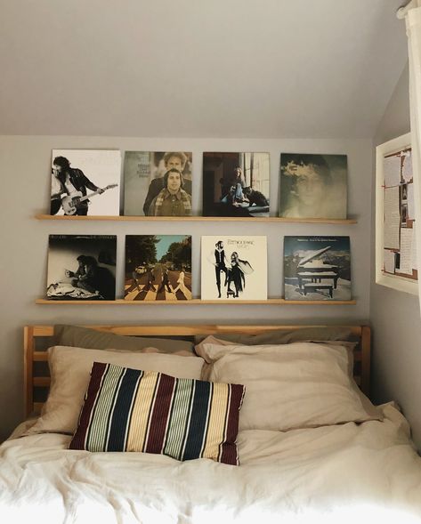 Musicians Bedroom Ideas, Beatles Bedroom Decor, Records Above Bed, Bedroom With Vinyl Records, Themed Guest Bedroom Ideas, Beatles Room Aesthetic, The Beatles Room Decor, Vinyl Bedroom Decor, Album Display Ideas