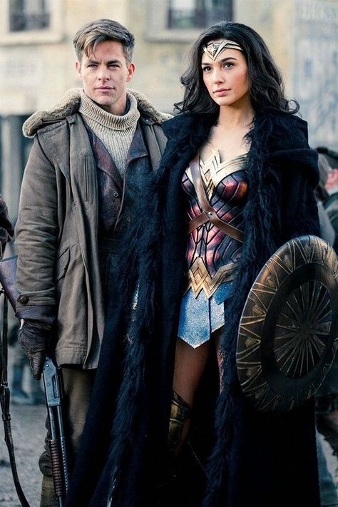 Wonder Woman & Steve Trevor Steve Trevor, Wonder Woman Movie, Gal Gadot Wonder Woman, Hallowen Costume, Wonder Woman Costume, Wonder Women, Dc Movies, Chris Pine, Dc Heroes