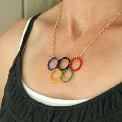 #Olympic Rings Necklace {Tutorial} # Olympics http://www.tipjunkie.com/post/olympic-rings-necklace-tutorial/ Diy Olympic Rings, Olympic Jewelry, Olympic Ring, Olympic Idea, Olympic Crafts, Olympic Rings, Rings Necklace, Necklace Tutorial, Olympic Games