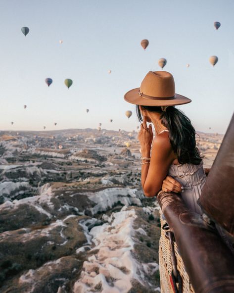 Cappadocia, Turkey: Travel Guide to the Fairytale World Capadocia Hot Air Balloon, Hot Air Balloon In Cappadocia, Capadocia Turkey Balloons, Capadocia Photo Ideas, Hot Air Balloon Photo Ideas, Hot Air Balloon Photos, Cappadocia Photo Ideas, Hot Air Balloon Aesthetic, Cappadocia Turkey Hot Air Balloon