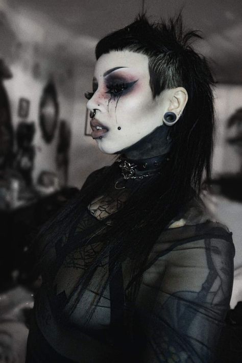 Rocker Makeup, Metal Makeup, Alt Makeup, Face Art Makeup, Alternative Makeup, Goth Women, Edgy Makeup, Goth Makeup, Dark Makeup