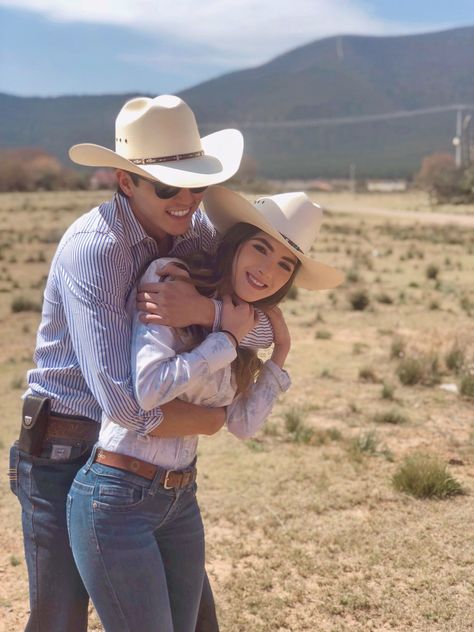 Couple Cowboy Outfits, Charro Couple, Outfit Jaripeo, Outfit Vaquera, Vaquero Outfit, Rancho Outfits, Outfit Vaqueros, Jaripeo Outfits, Outfit Vaquero