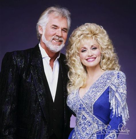 dolly inspiration Dolly Parton Kenny Rogers, Dolly Parton Costume, Dolly Parton Pictures, Islands In The Stream, Kenny Rogers, Country Music Artists, Country Music Stars, Country Music Singers, Country Stars