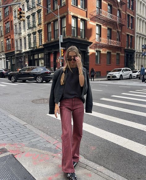 Stripe Pants Outfit, European Girls, Uni Outfits, Streetwear Fashion Women, Photo Outfit, Basic Outfits, Looks Style, Mode Inspiration, Colorful Fashion