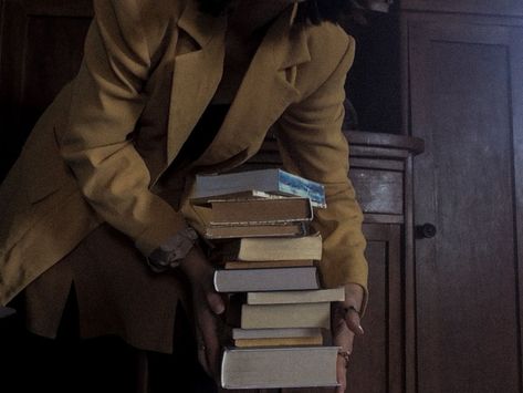 Chaotic Academia, Donna Tartt, Come Undone, Dark Academia Aesthetic, Rory Gilmore, The Secret History, Academia Aesthetic, Light Academia, Hermione Granger