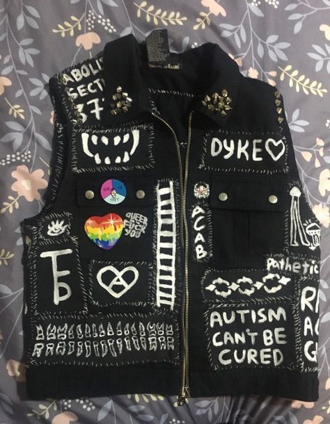 Emo Diy, Alt Diy, Cringe Compilation, Diy Vest, Crust Pants, Punk Ideas, Queer Punk, Goth Jacket, Battle Jackets