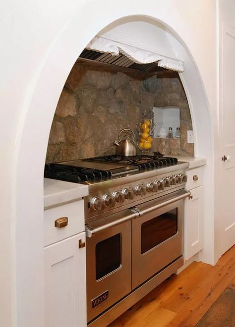 Alcove Kitchen Design Ideas — Eatwell101 Stone Veneer Backsplash, Alcove Kitchen, Kitchen Cabinet Liners, Viking Kitchen, Ikea Kitchen Design, Kitchen New York, Stone Backsplash, Backsplash Designs, Kitchen Roll