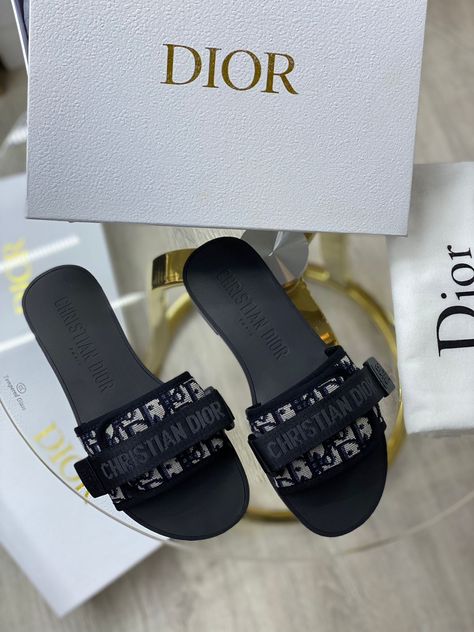 Dior Sandals Outfit Ideas, Christian Dior Slippers, Dior Slippers, Cute Dope Outfits, Christian Dior Sandals, Club Baddie, Birthday 28, Going Out Outfits Night, Bag Christian Dior