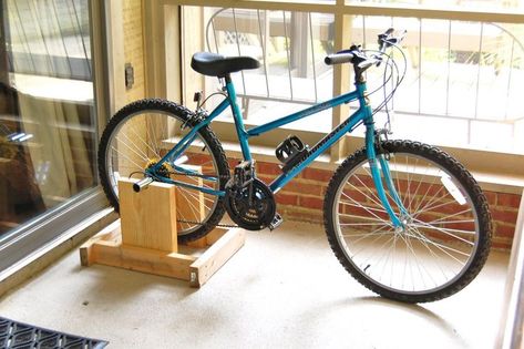 Bicycle Art Garden, Diy Stationary Bike, Home Gym Diy, Exercise Rooms, Diy Bike Rack, Stationary Bicycle, Home Treadmill, Diy Stationary, Support Velo