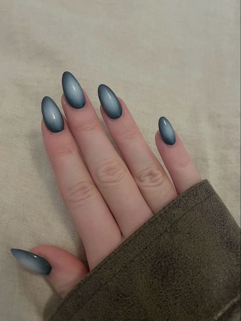 Center Gradient Nails, Circle Gradient Nails, Grey Nails Ideas Short, Blue And Grey Nail Ideas, Nails Degrade, Blue Gradient Nails, Nail Gradient, Wife Nails, Gradation Nails