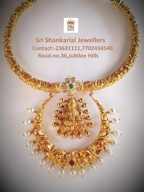 A Precious Something For Precious Someone! For Further details contact us 9849968171,7702434540 please visit our store to see the complete collection ! Kanti Necklace Designs Gold, Kante Gold Necklaces, Kanti Necklace, Antic Jewellery, Flower Pearl Necklace, Kameswari Jewellers, Couples Necklace, Tiny Cross Necklace, Easy Go